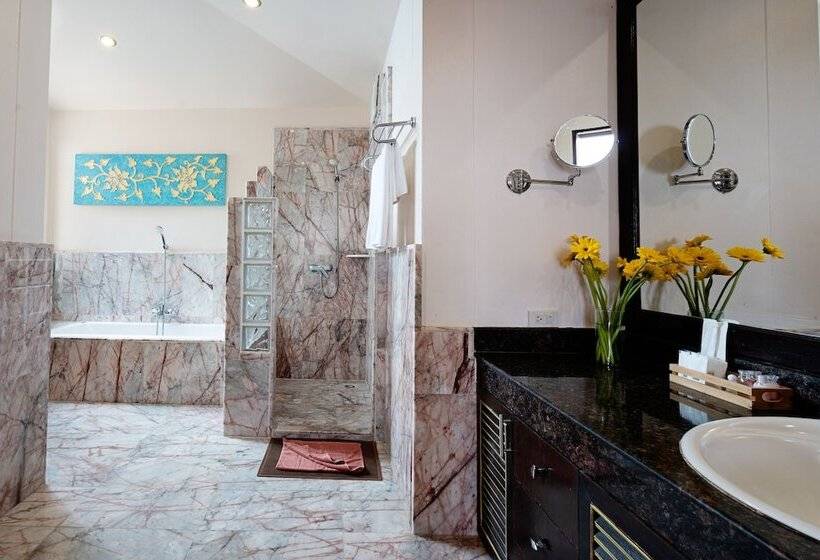 Люкс с гидромассажем, Sandalwood Luxury Villa Resort