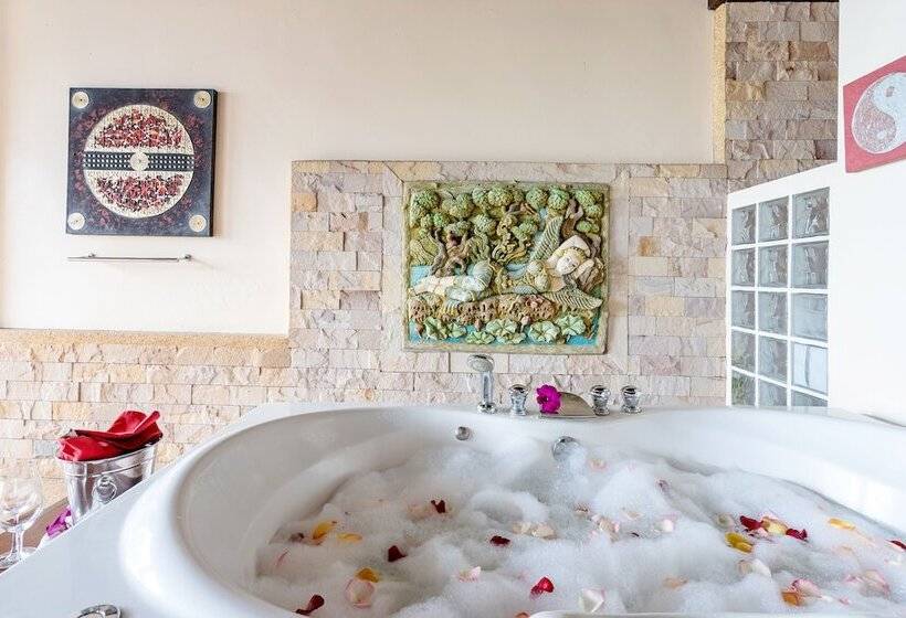 Вилла с 1 спальней и бассейном, Sandalwood Luxury Villa Resort