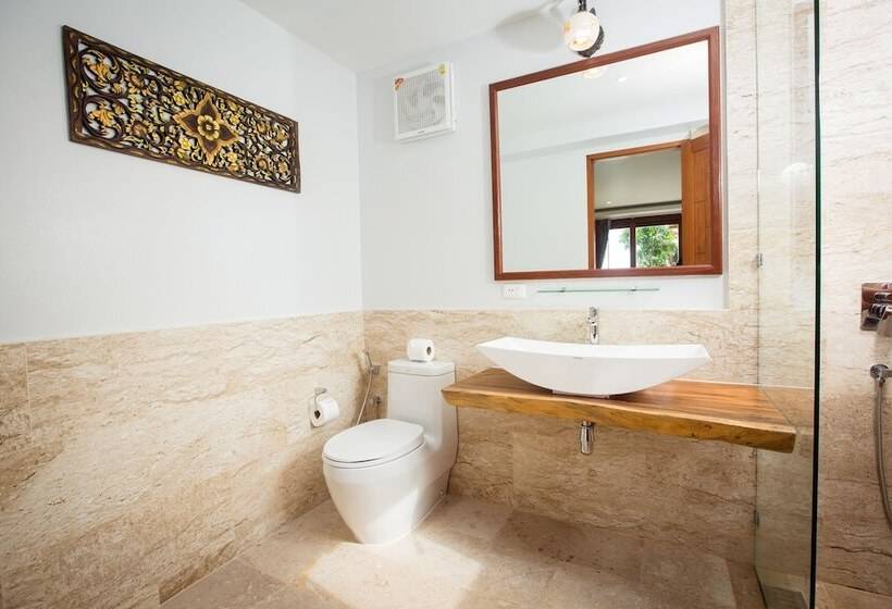 Вилла 3 Спальни с Бассейном, Sandalwood Luxury Villa Resort