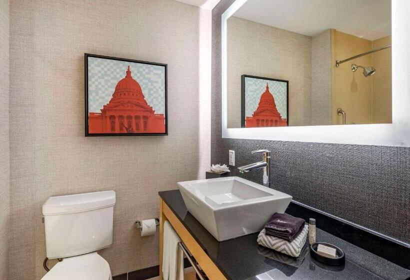 Люкс, Cambria Hotel Madison East