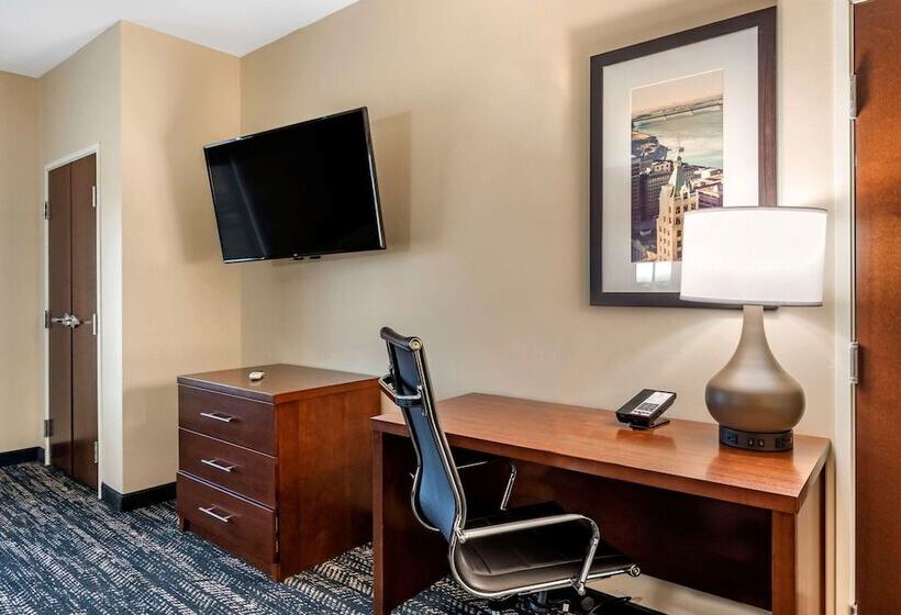 Люкс Адаптированный для Инвалидов, Comfort Suites West Memphis I40 I55