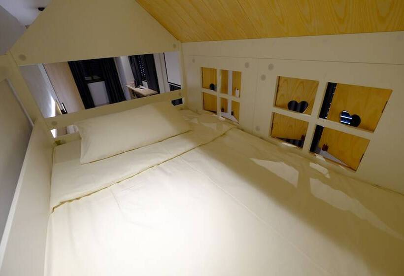 Family Room, Rest Bugis