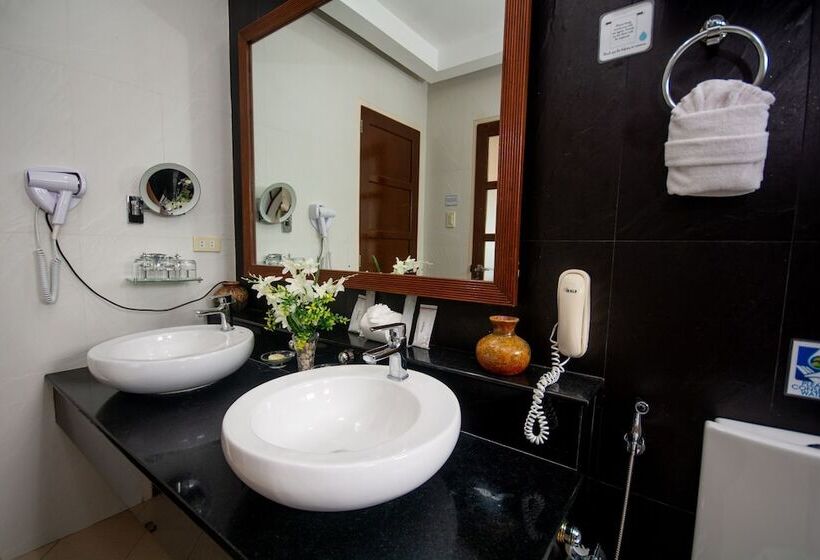 프레지덴셜 스위트, Red Coconut Beach Hotel Boracay