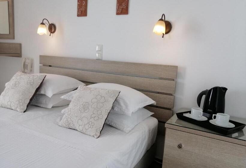 Номер Стандарт Вид на Бассейн, Christina Hotel, Adults Only, Heated Salt Water Pool