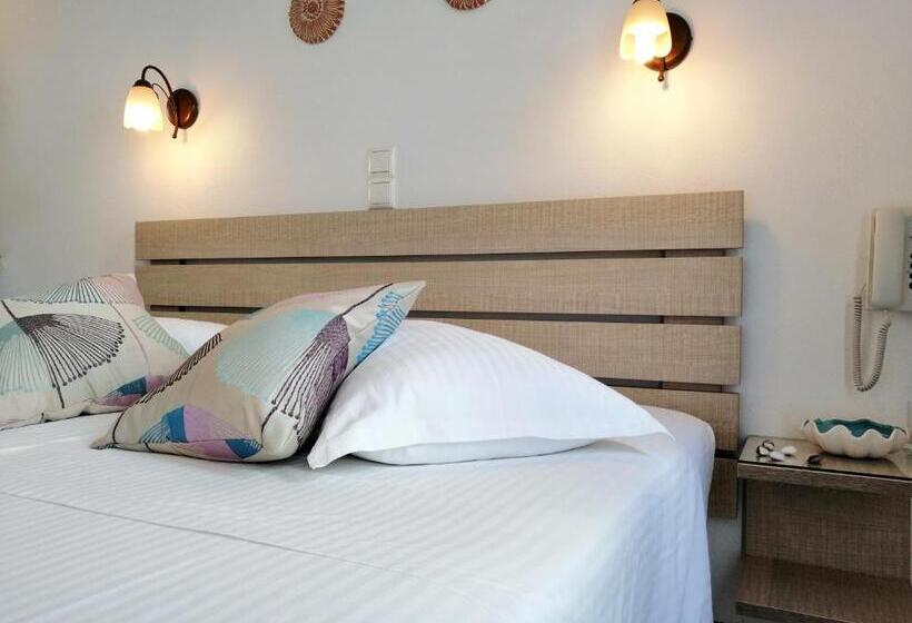 Номер Стандарт Вид на Бассейн, Christina Hotel, Adults Only, Heated Salt Water Pool