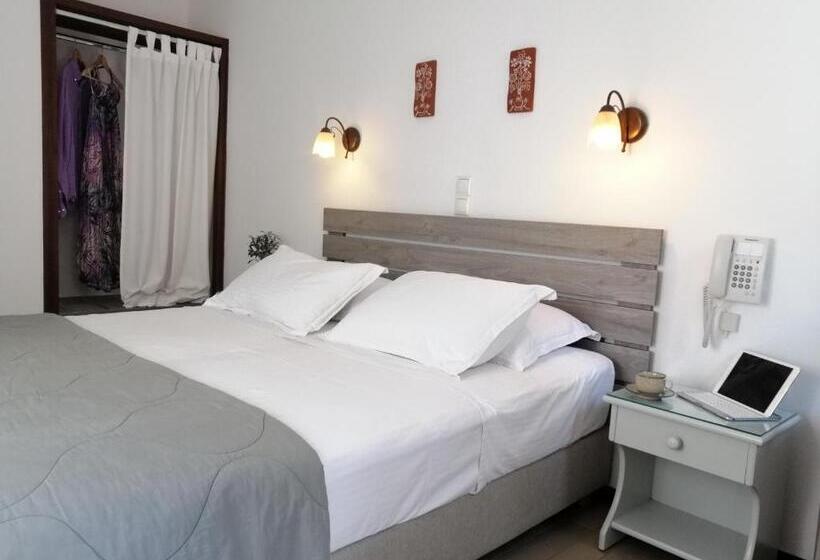 Номер Стандарт Вид на Бассейн, Christina Hotel, Adults Only, Heated Salt Water Pool