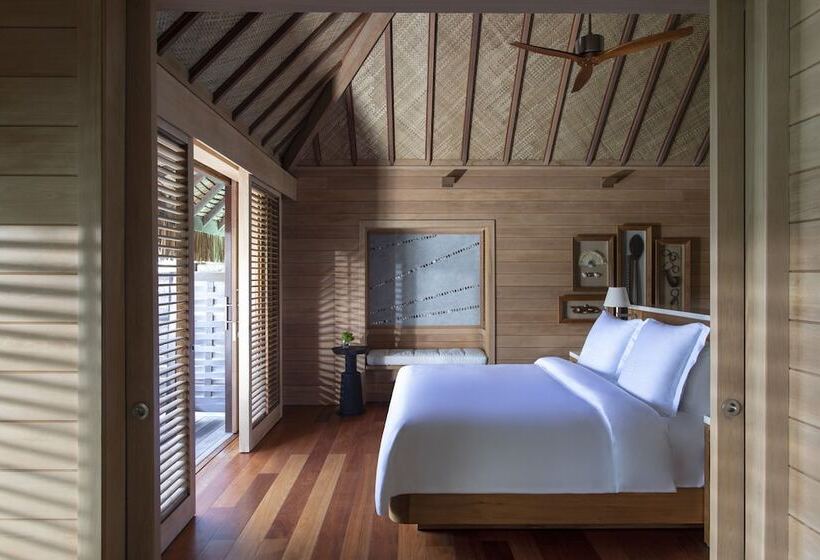 Suite Queen Bed, Four Seasons Resort Bora Bora