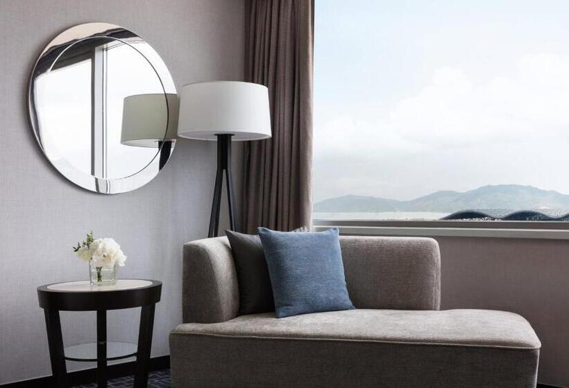 اتاق اجرایی با چشم‌انداز دریا, Hong Kong Skycity Marriott