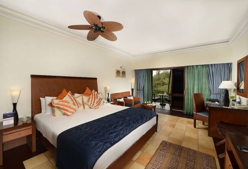 Номер Deluxe Вид на Озеро, The Zuri Kumarakom  Kerala Resort & Spa