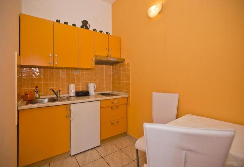 إستوديو قياسى مطلّ علي الحديقة, Apartments Softic