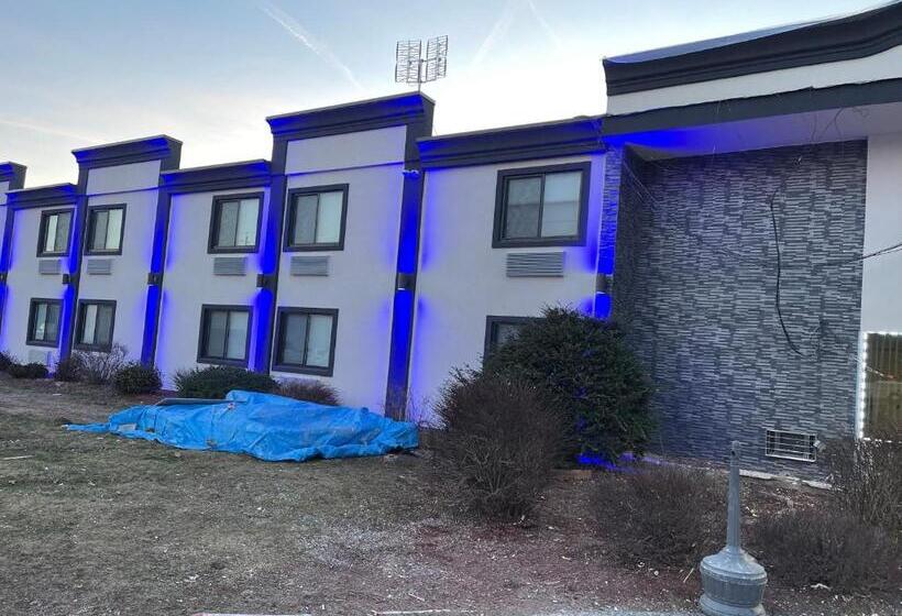 디럭스 룸, The Wayne Inn
