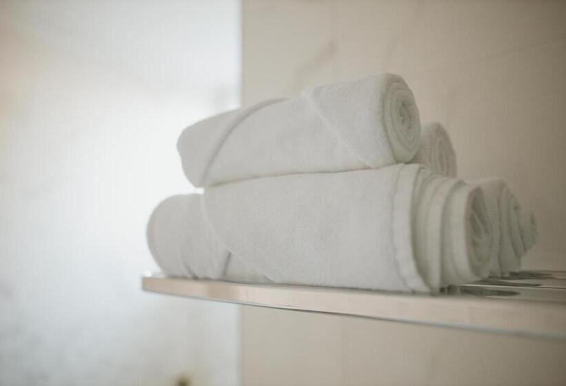 اتاق استاندارد با بالکن, Zaro Apartments