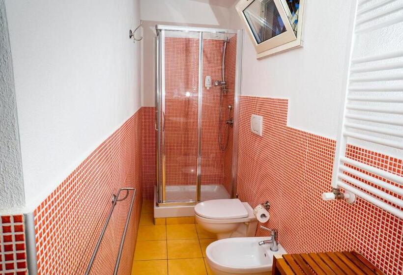 经典四人房间, Casa Junno