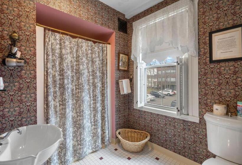 Номер Стандарт Совместная Ванная, Lizzie Borden House
