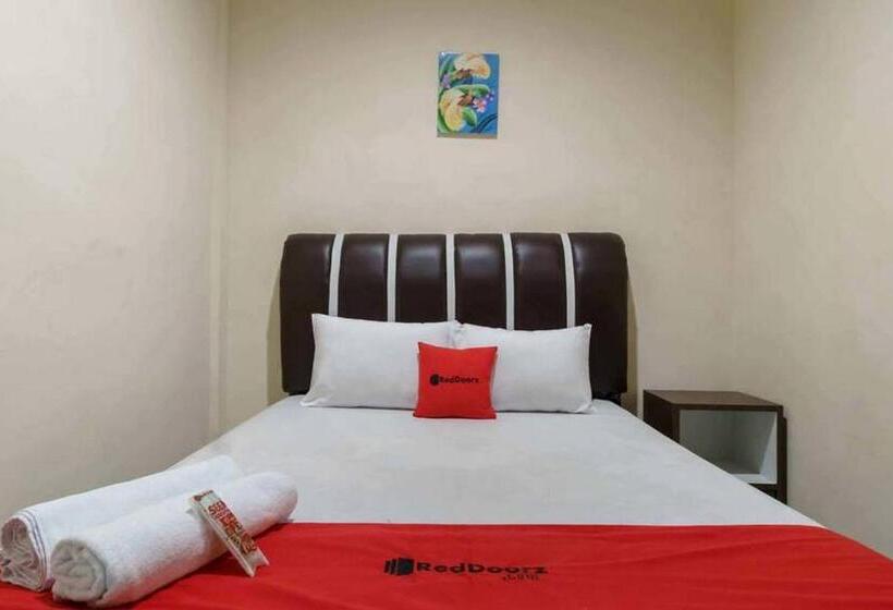 Номер Стандарт, Reddoorz Near Rs Adam Malik Medan 2