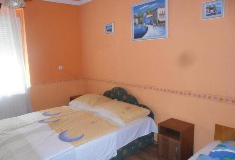 Студия Стандарт, Emese Apartman