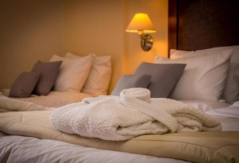 غرفة قياسية ثلاثية, Apollo Resort Art