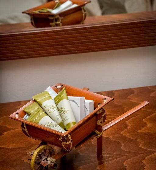غرفة قياسية ثلاثية, Apollo Resort Art