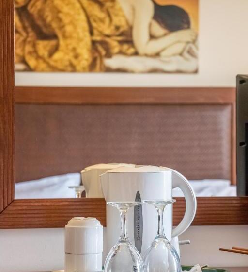 غرفة قياسية ثلاثية, Apollo Resort Art