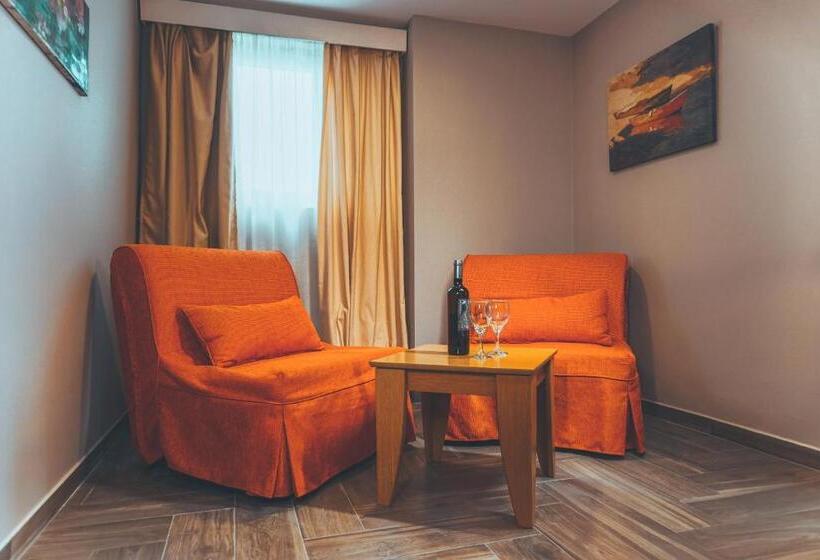 جناح جونيور, Apollo Resort Art