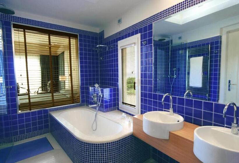 اتاق لوکس با چشم‌انداز دریا, L'Ea Bianca Luxury Resort