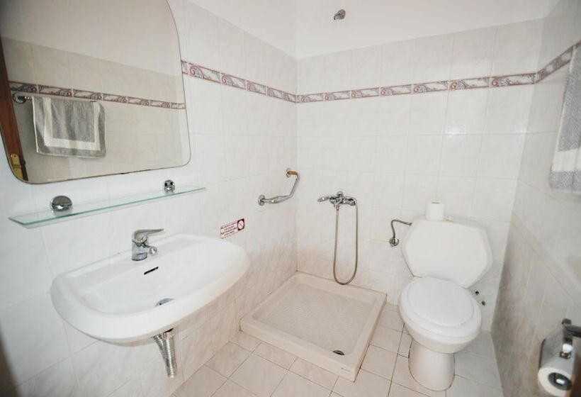 استودیوی استاندارد, Coralli Apartments
