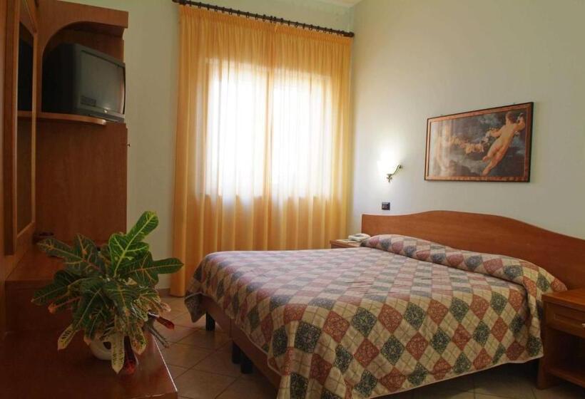 Quarto Estandar Individual, Duca Della Corgna