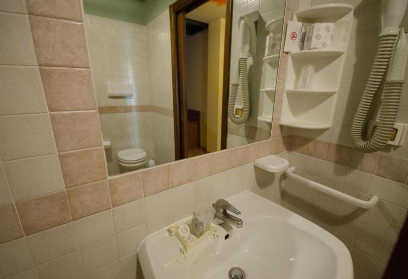 Quarto Triplo Estandar Vista Piscina, Duca Della Corgna