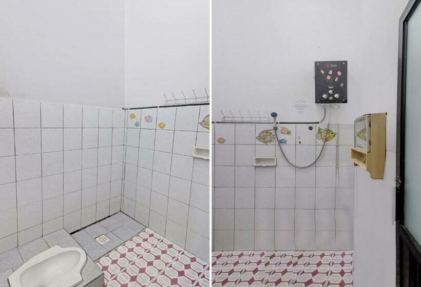 Номер Deluxe Кровать Кинг, Oyo 90543 Annur Guest House Syariah