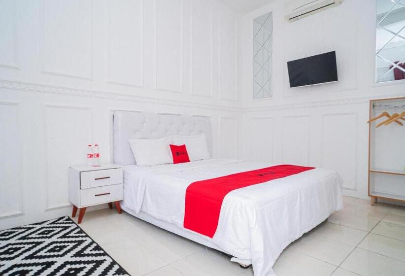 Стандартный Номер Кровать Кинг, Reddoorz Syariah At Aura Homestay