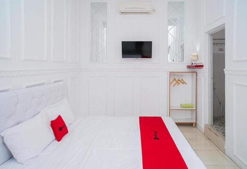 Стандартный Номер Кровать Кинг, Reddoorz Syariah At Aura Homestay
