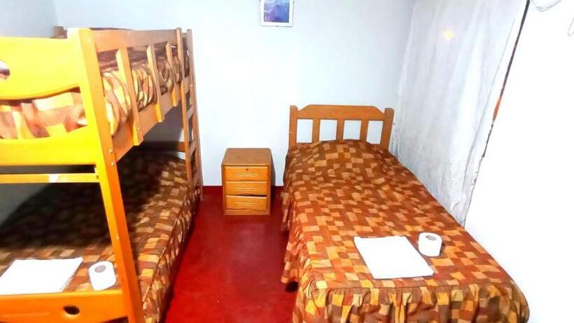 اتاق استاندارد سه نفره, Andes Hostel
