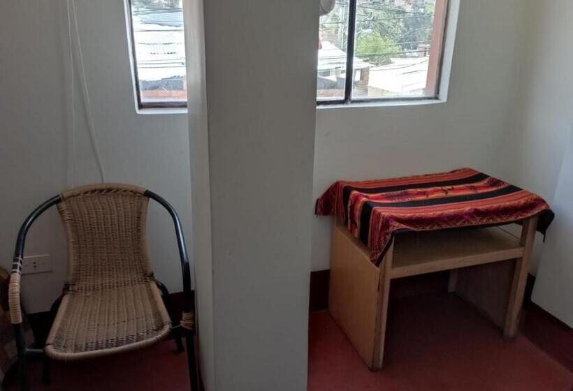 اتاق استاندارد سه نفره, Andes Hostel