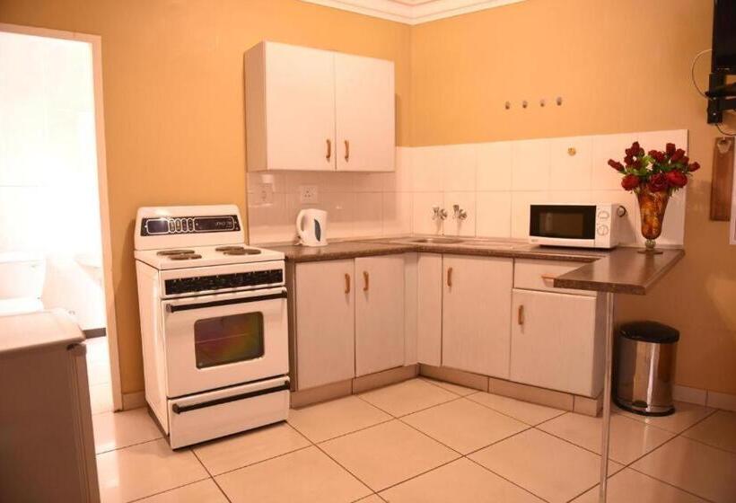 Семейный Номер, Chancellors Court Guest House