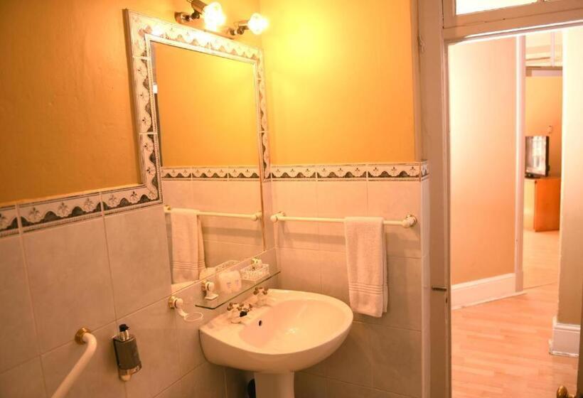 Семейный Номер, Chancellors Court Guest House
