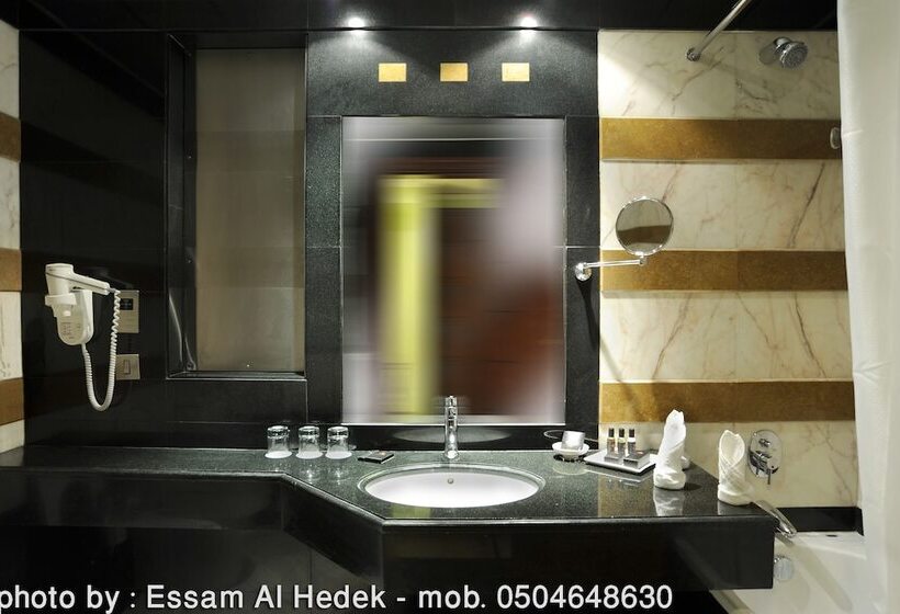 جناح جونيور, Al Muna Kareem Hotel  Ex Leader