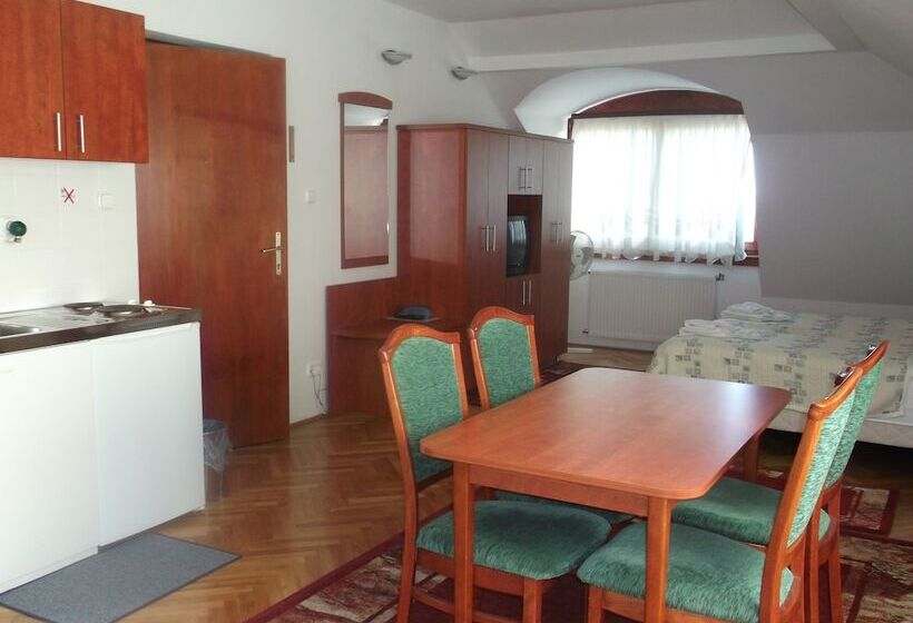 Escritório Superior, Helios Hotel Apartments