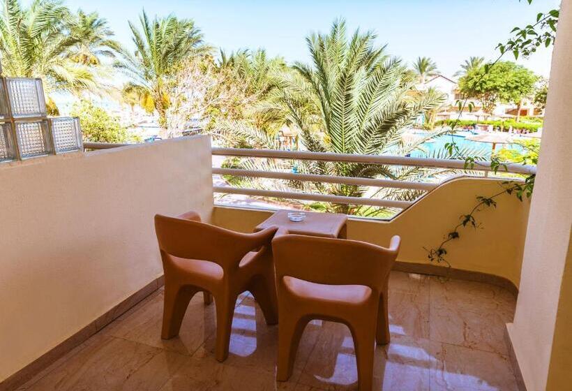 اتاق سه نفره دلوکس با چشم‌انداز باغ, Golden Beach Resort