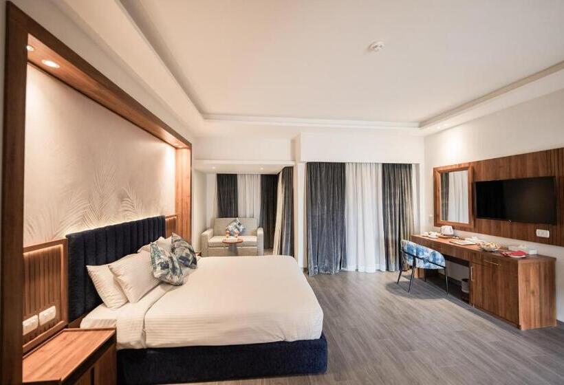 اتاق سوپریور با چشم‌انداز دریا, Golden Beach Resort