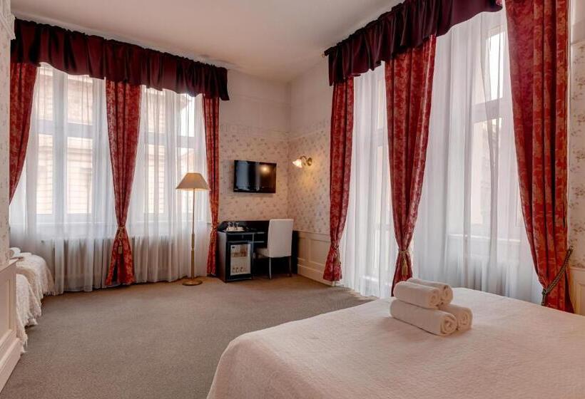 Quarto Familiar, Praga 1885