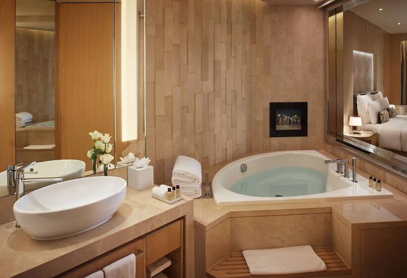可观景的套房, The Meydan Hotel Dubai