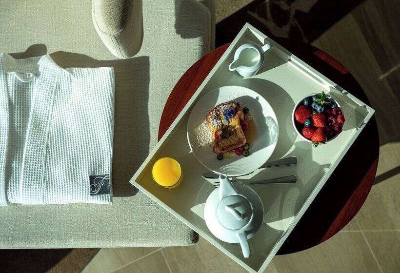 Номер Стандарт Вид на Реку, Fairmont Bab Al Bahr