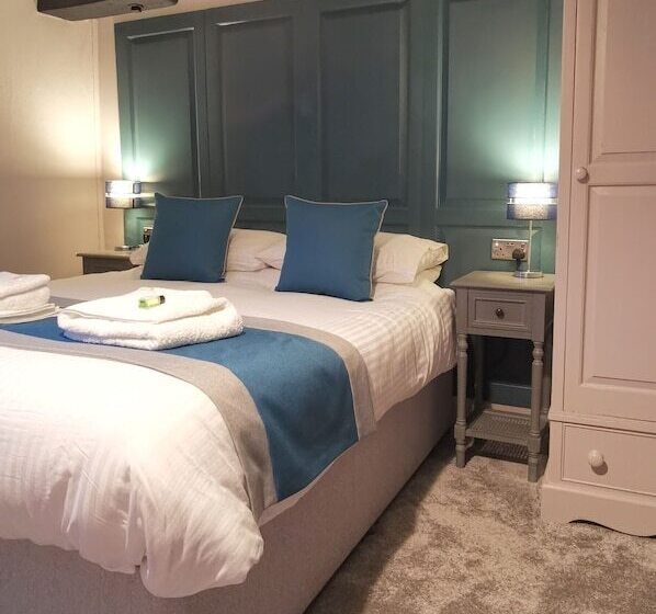 Quarto Triplo Estandar, Furzeleigh Mill Inn