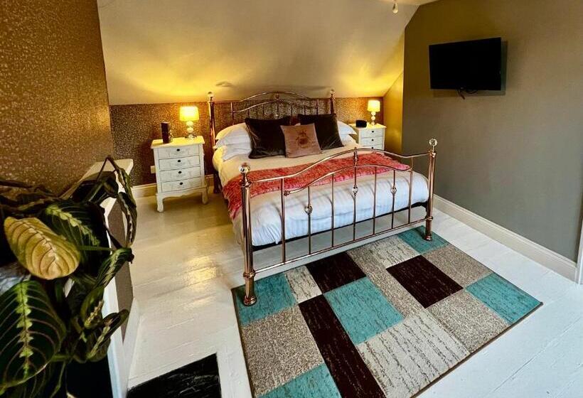 Family Suite, The Miller Of Mansfield Goring