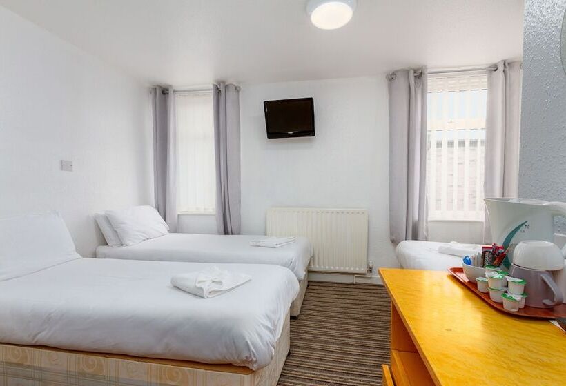 Четырехместный Номер Стандарт, The Sandringham Court Hotel & Apartment With High Speed Wi Fi