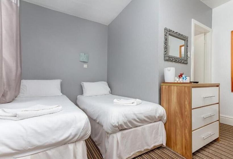 Четырехместный Номер Стандарт, The Sandringham Court Hotel & Apartment With High Speed Wi Fi