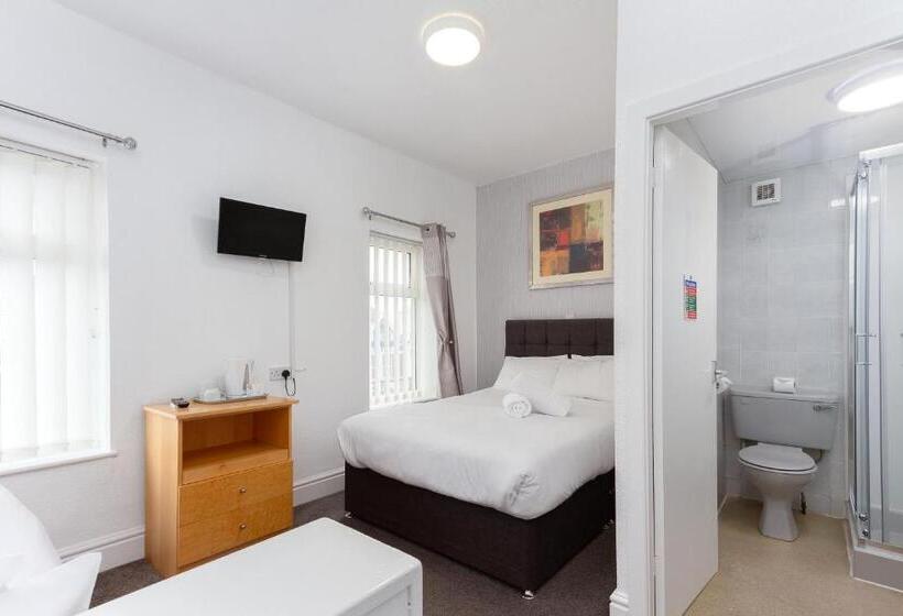 Номер Стандарт Трехместный, The Sandringham Court Hotel & Apartment With High Speed Wi Fi