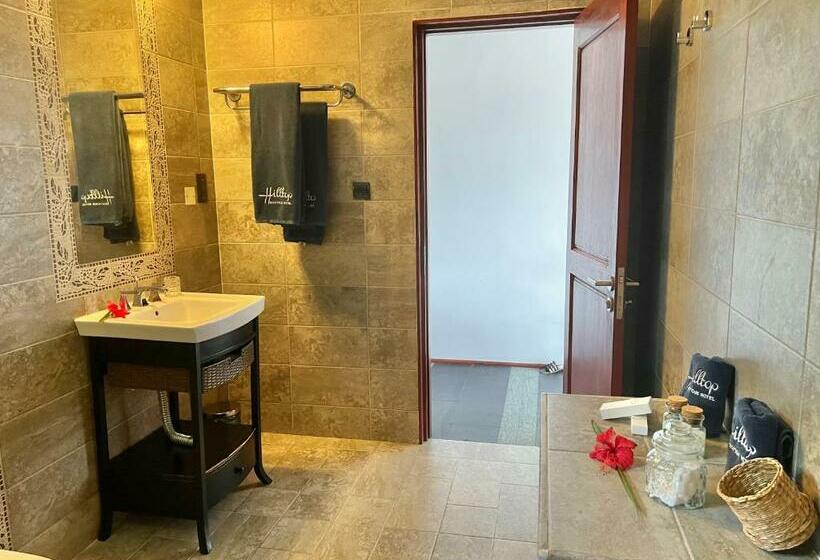 استودیوی استاندارد, Hilltop Boutique