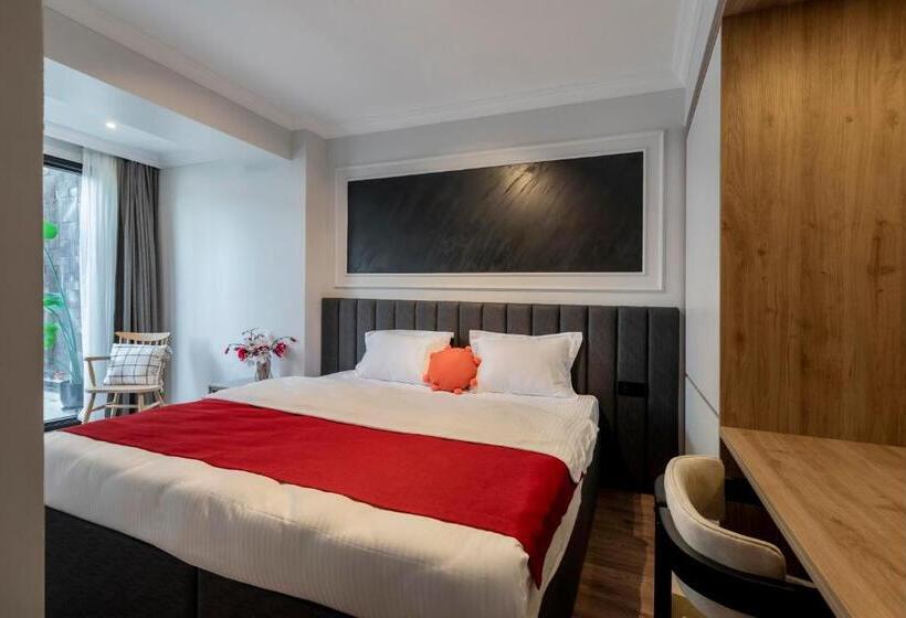Трехместный Номер Стандарт Вид на Сад, Lagun Castle Hotel&spa