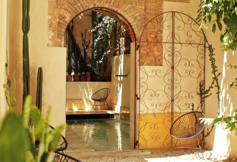 ویلای یک اتاق خوابه با استخر شنا, Fixie Lofts Slow Life Villa